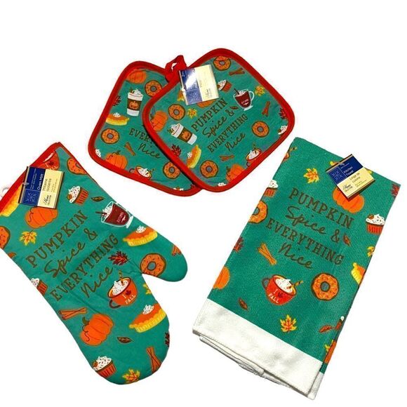 NWT 4 Piece Thanksgiving Kitchen Set Pot Holders/ Oven Mitts & Towel - Picture 1 of 5